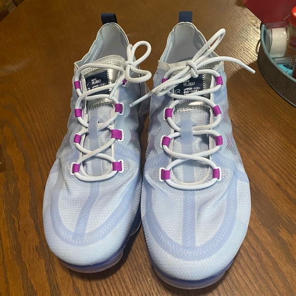 Women’s Nike Air Vapormax 2019 - Picture 2 of 6